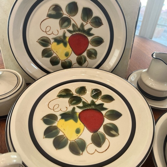 Fruit Pattern Dinnerware Set - Picture 4 of 5